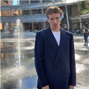 Docente di architettura e progettazione impartisce lezioni di autocad